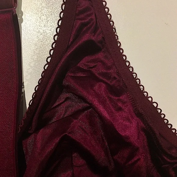 Victoria‘s Secret Maroon Lace Bralette - Picture 9 of 15